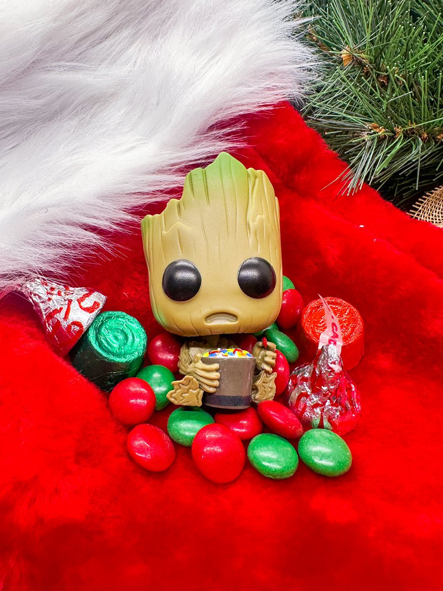 NWpophuntress's tweet image. Day 8 of the #funkocommunity #funkophotoadaychallenge 💚 Candy Land! ❤️ Looks like Groot had a little too much to eat 🍭🍬

@originalfunko @FunkoLeeM @dj3cb #funaticsfunkophotoadaychallenge #funkophoto #funkopop #funkofamily #funkofunatic