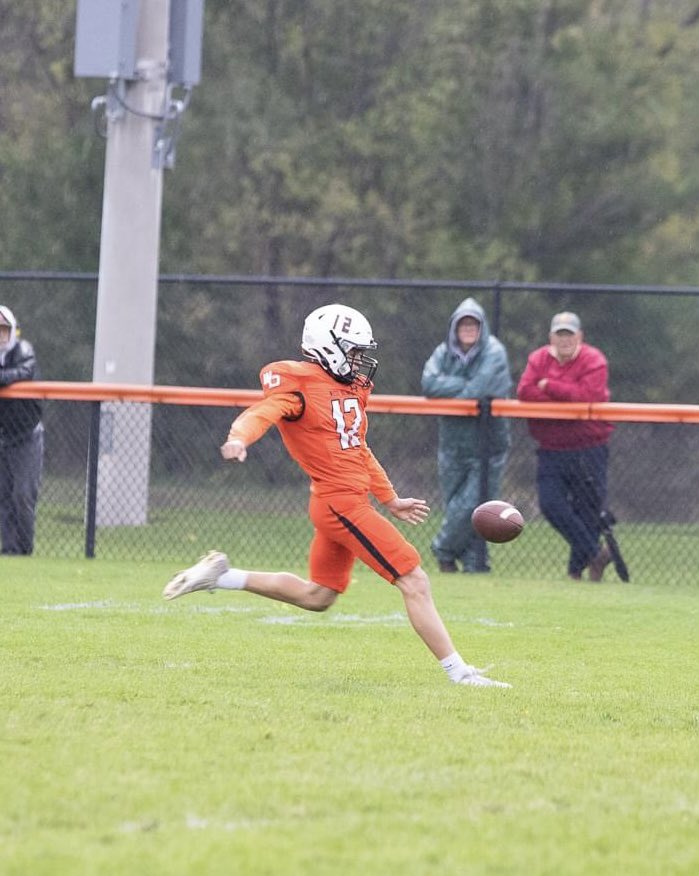 CONGRATULATIONS to Yonk and Web!
Des Moines Register All-State Team

Brent Yonkovic 1st Team All-State Utility 
Gage Weber 1st Team All-State Punter
#EV