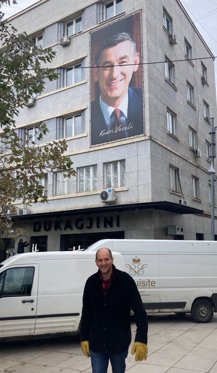 And today Kadri Veseli expressed the hope that the municipal authorities of Pristina will recognise his contribution to defending the independence of Kosovo with a permanent monument or street bearing his name.