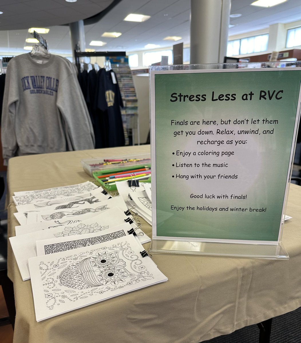 RVCBookstore's tweet image. 🍀Good luck on finals, everyone!🍀 Don’t forget to return your rented books by December 15📚 We are open longer this week, Monday through Thursday, 9 to 5, Friday 9 to 4.🕘
@rvcgoldeneagles @RVC_Athletics