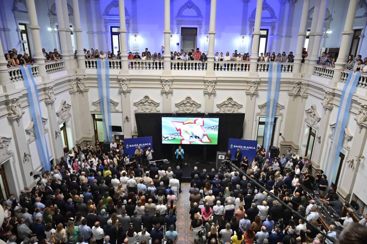 MunicipioBahia's tweet photo. Esta mañana se realizó la ceremonia de asunción del nuevo intendente Federico Susbielles, para el período 2023-2027

En su discurso, convocó a todos los sectores de la ciudad a trabajar en unidad por una Bahía más próspera. https://t.co/XEKqKfgkid