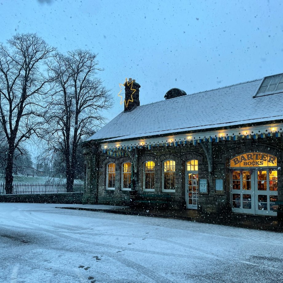 Keep warm this winter by the open fire at Barter Books located in Alnwick.  

Repost: @barterbooksuk

#Cussins #CussinsHome #Alnwick #VisitAlnwick #VisitNorthumberland #Northumberland #BarterBooks #BarterBooksAlnwick #WinterDay