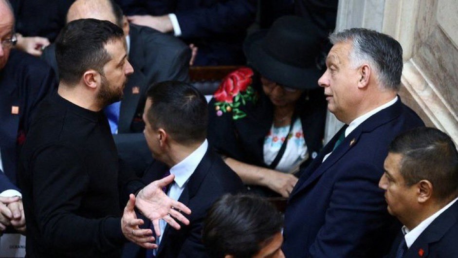 UHN Plus (@uhn_plus) on Twitter photo 🇪🇺 | Hungría pone fin al bloqueo de ayuda de la Unión Europea a Ucrania anunciando reconciliación tras reunión de Zelensky y Orban en evento de Milei.
Vía: <a href="/agusantonetti/">Agustín Antonetti</a> 🇪🇺 | Hungría pone fin al bloqueo de ayuda de la Unión Europea a Ucrania anunciando reconciliación tras reunión de Zelensky y Orban en evento de Milei.
Vía: <a href="/agusantonetti/">Agustín Antonetti</a>