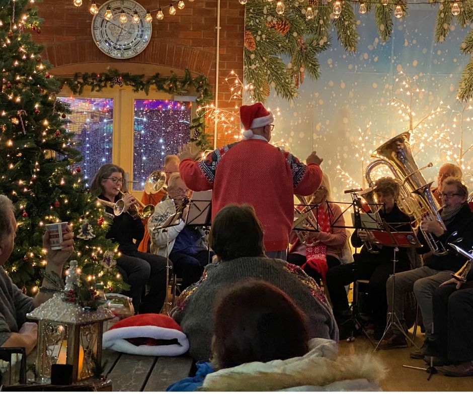 Join us this Friday for our final Noel Night Train of the festive season.🎄 Enjoy the sounds of Aylsham Band to get you into the Christmas spirit before embarking on a a 60-minute journey by steam through Norfolk's night sky. Tickets still available at: burevalley.vticket.co.uk/section.php/17…