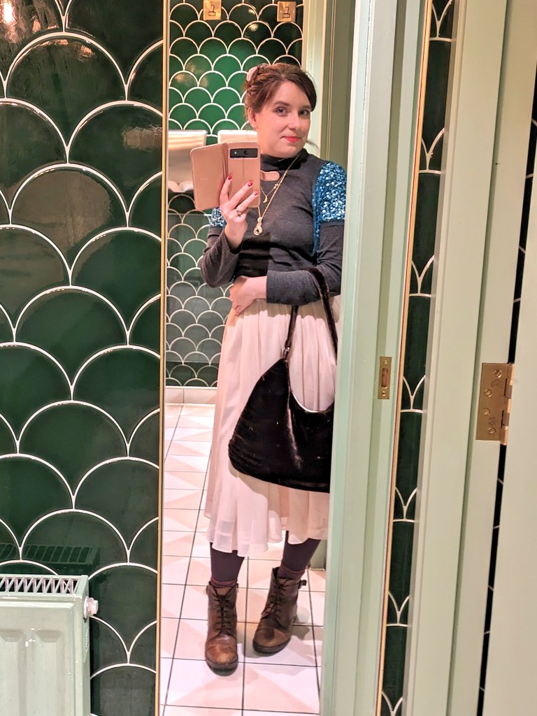 Slow fash OOTD for a small biz Christmas lunch. Let's hear it for secondhand sequins and keeping clothes for good.