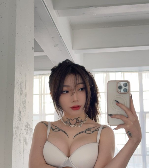 1 pic. I feel so much lighter like a feather with you off my mind ? https://t.co/fppGLYGS82