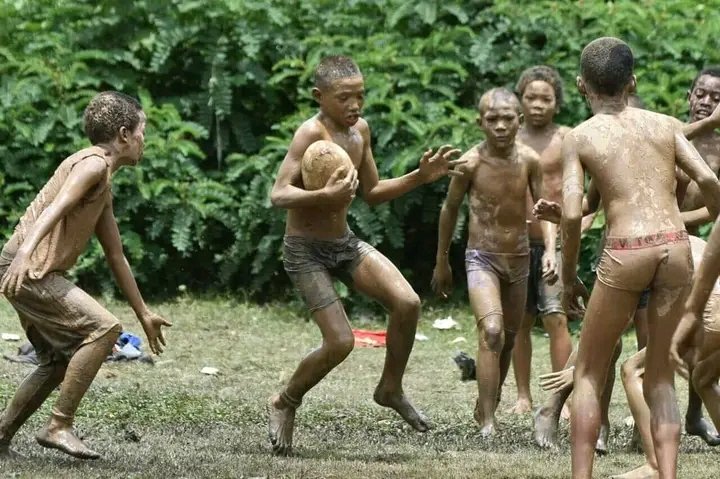 Some Inspiring Muddy Rugby Photos 😊

Just young boys with great dreams in this SPORT ❤️

@RugbyAfrique
@MalagasyRugby

📸 Courtesy: Eugene Victor

#RugbyAfrica