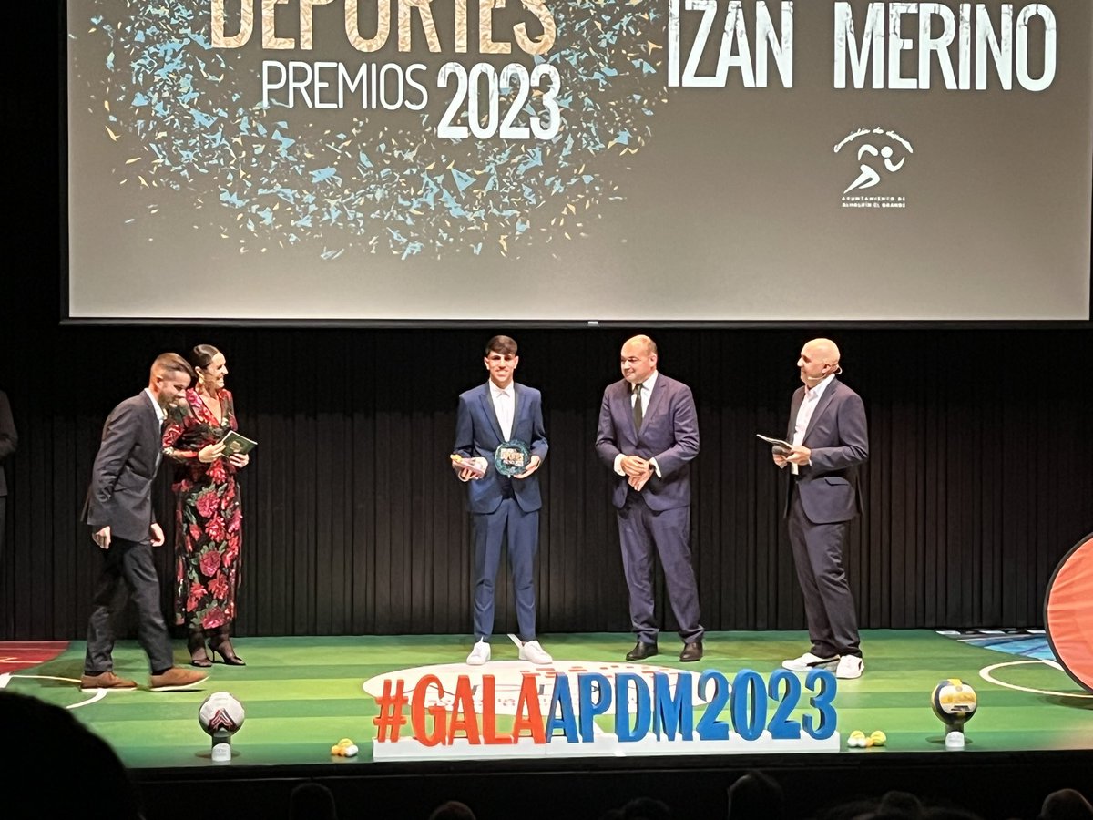 ¡Nuestro jugador Izan Merino recibe el premio ‘Proyección Deportiva’ de Málaga de los Deportes 2023 de la <a href="/apdeportivosmlg/">APDM</a>! 

¡¡Enhorabuena!!

#GalaAPDM2023