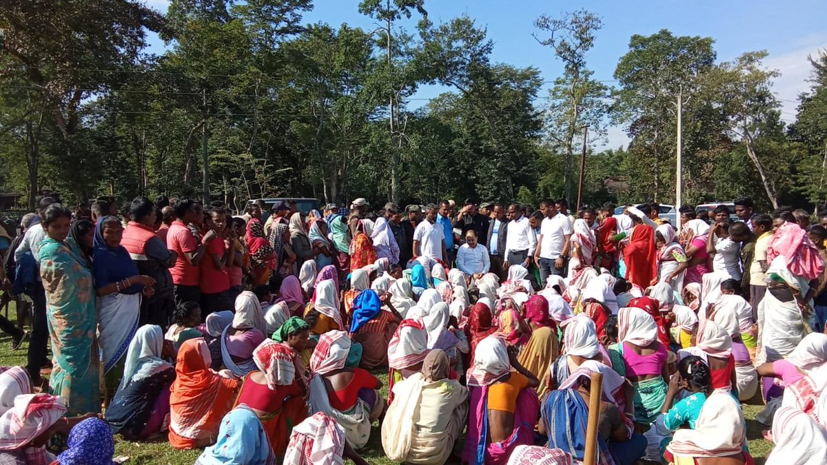 RKurmiOfficial's tweet image. Engaged in insightful discussions with the local community at Sycotta T.E, addressing diverse issues alongside Jorhat DC Pulak Mahanta Dangoria. Empowering dialogue for positive change and collaborative solutions. #CommunityEngagement #LocalIssues #TogetherWeThrive