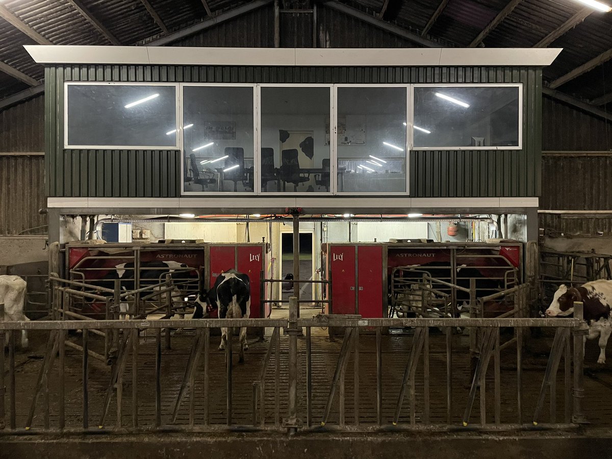 sjoerdgalema's tweet image. Onze #Melkrobots gaan na 20 jaar met #Pensioen. Met frisse nieuwe @LelyHolding #Melkers hebben we zin in de #Toekomst. @hetzitinmelk