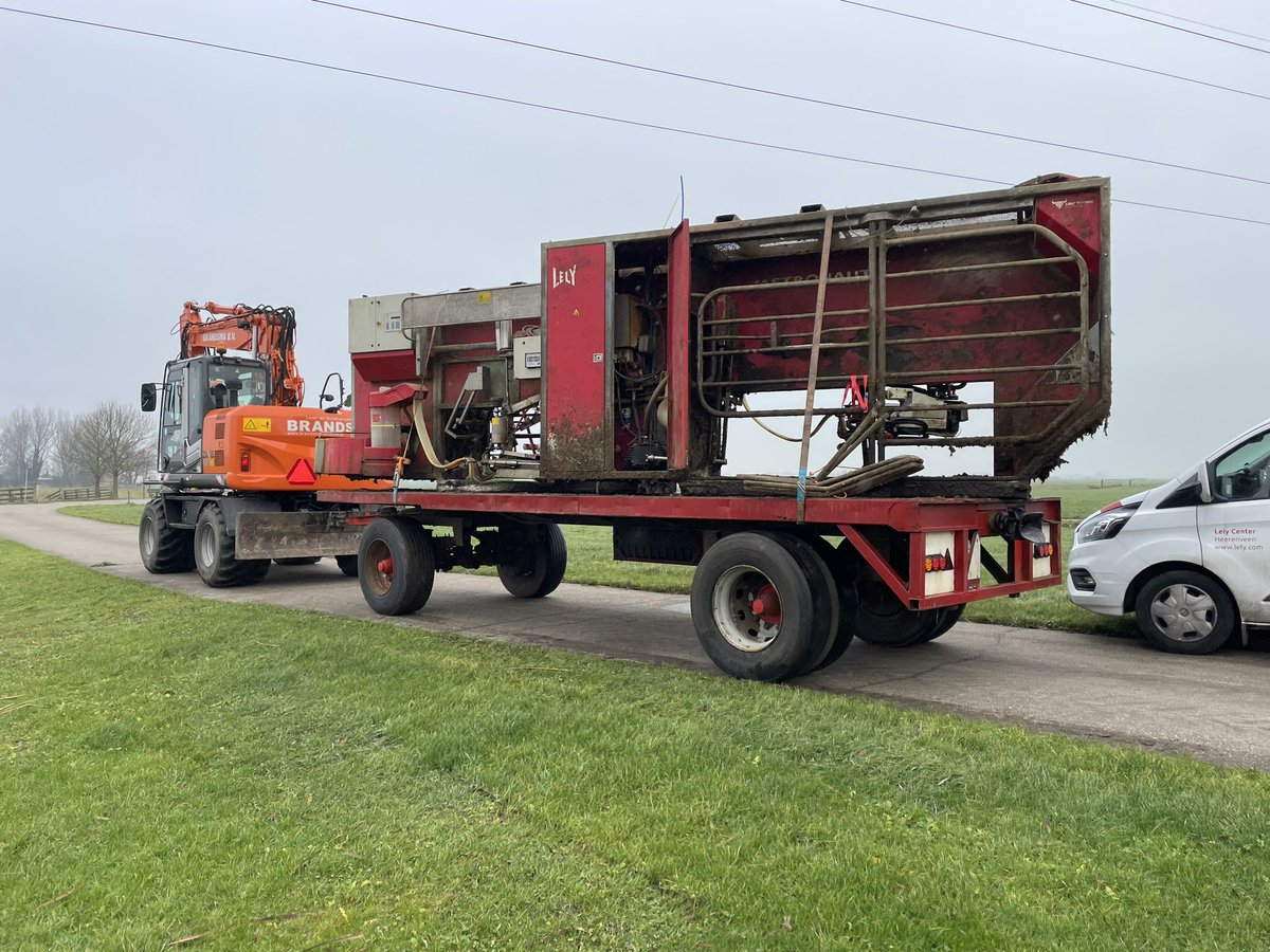 sjoerdgalema's tweet image. Onze #Melkrobots gaan na 20 jaar met #Pensioen. Met frisse nieuwe @LelyHolding #Melkers hebben we zin in de #Toekomst. @hetzitinmelk