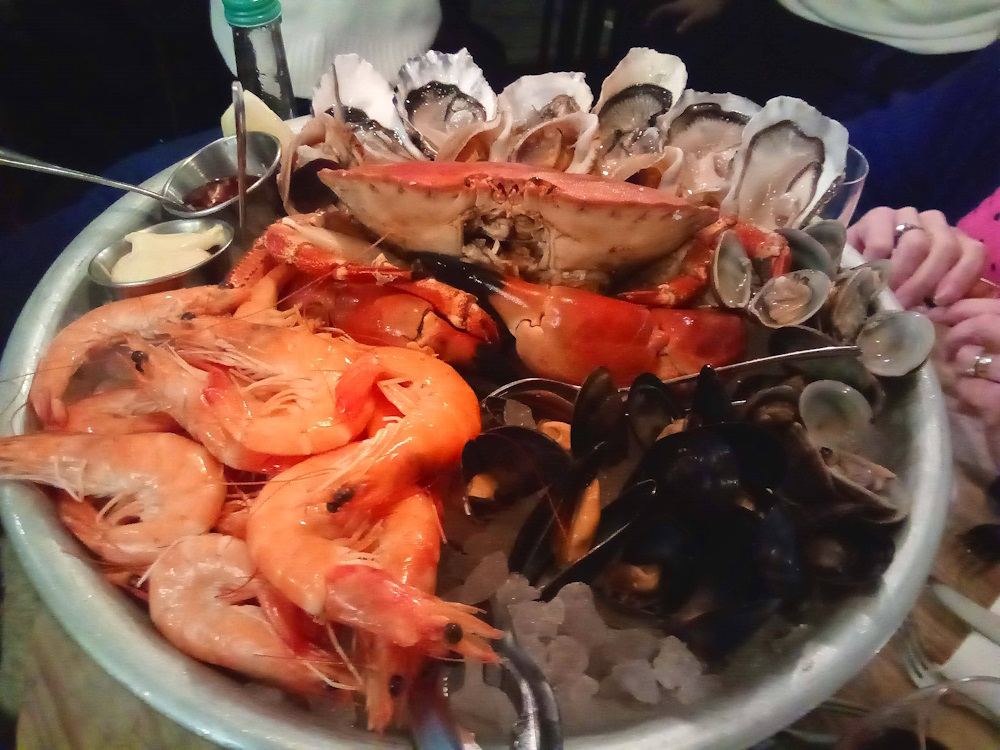 Beautiful meal at Wright Brothers seafood restaurant, Borough Market this evening. This is the Full House Platter with Oysters, Mussels, Clams, Whelks, Prawns, and a large, heavy Crab. Matched with Cremant d'Alsace and aromatic Cotes de Gascogne. Buzzy atmosphere and relaxed vibe