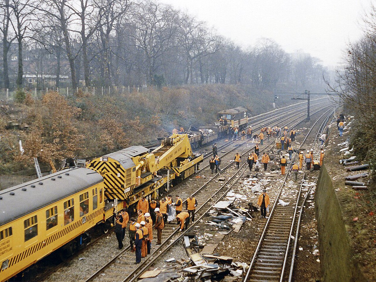 #otd 12 December 1988 – The Clapham Junction rail crash kills thirty-five and injures hundreds after two collisions of three commuter trains—one of the worst train crashes in the United Kingdom.

#britishhistory #claphamjunction