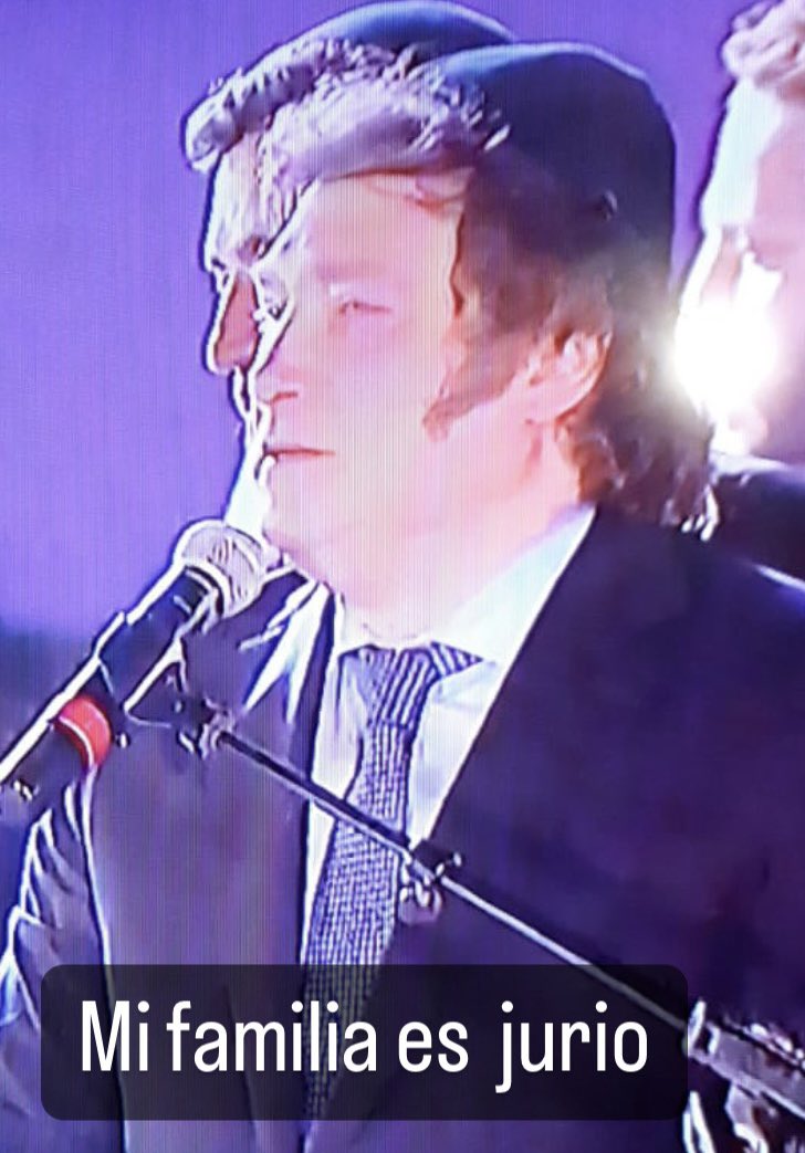 - Javi …Le escribiste la cartita a papá Noel este año ?
- No porque porque