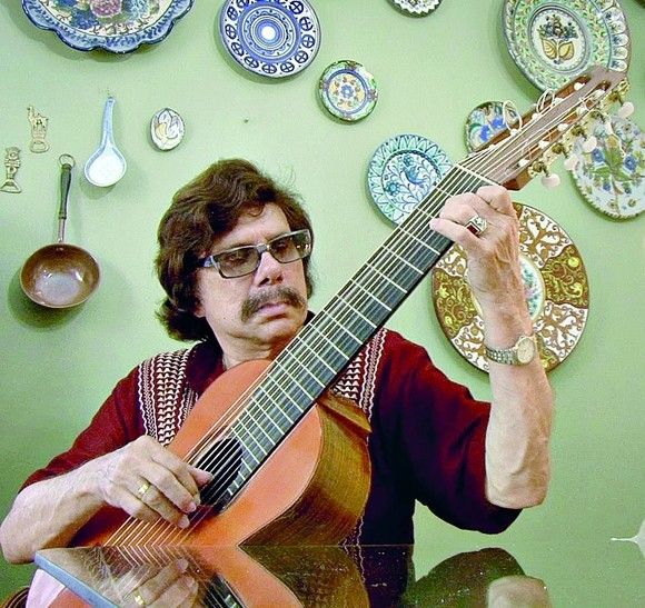 Vengan un rato a fingir demencia, a las 21hs El abrazo en <a href="/radio_curva/">Radio Curva</a> con <a href="/TimoLydon/">Juan Gelsi</a> <a href="/RockNuestro/">Santiago Ramos</a> 

Hoy en vivo NATO, un inédito de #RamonAyalax <a href="/estavidanootra/">Esta Vida No Otra</a>, poesía con <a href="/luchitaglia/">Luciana Tagliapietra</a> y testimonios de <a href="/marceloezquiaga/">Marcelo Ezquiaga</a> Lucio Zerimar y+ 

Play acá 
reproface.com.ar/radiocurva