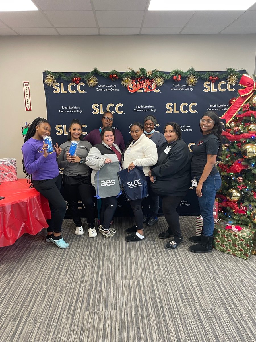 solaccofficial's tweet photo. ๐
And that's a wrap! Our students and staff celebrated the end of the #SLCCFall23 semester at all our campuses with a holiday event featuring food, fun and music. ๐๐ถ #SLCCOpelousas #SLCCFranklin #SLCCVillePlatte #SLCCMorganCity https://t.co/MiQT41uPzg