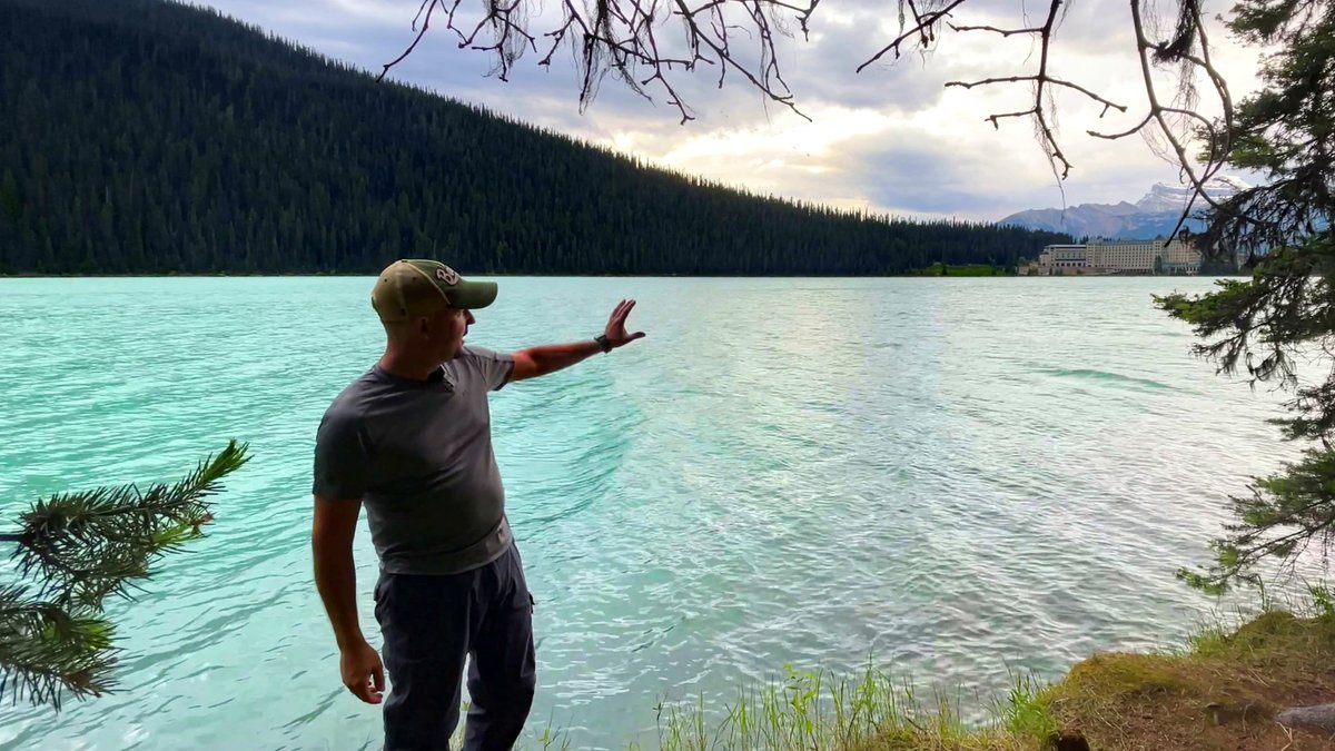 The gorgeous Lake Louise - Watch our video on how to visit it the easy way!
#fairviewlookout #explorebanff #lakelouise #plainsofsixglaciers #fairviewmountain #lakeagnes #onlyafairmontaway #lakelouisehiking #lakelouisehike #hikelakelouise