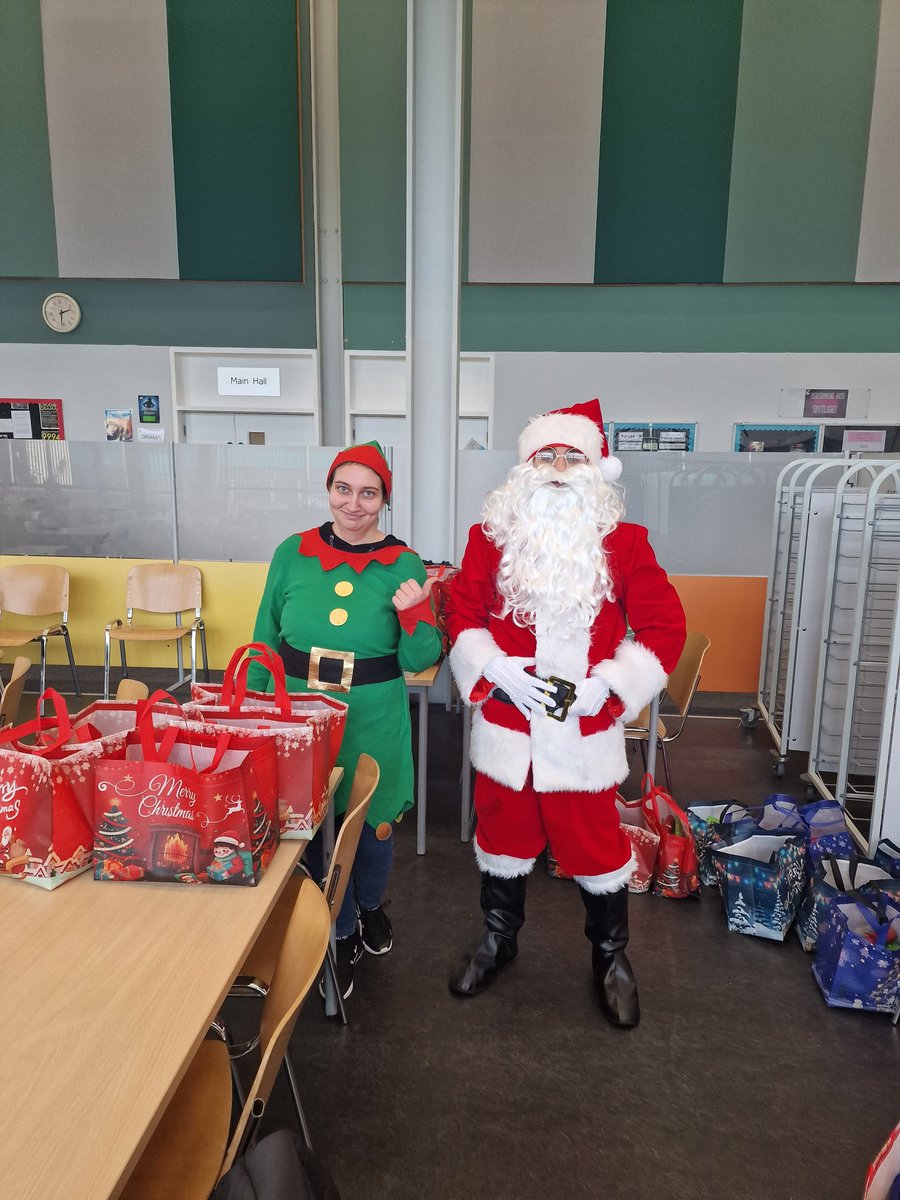 What a lovely atmosphere waiting for Santa at our Roma Saturday School <a href="/djanoglyacademy/">Djanogly City Academy</a>.It was amazing how the older scholars engaged with the little ones encouraging them to colour, to be creative,to look through the books, creating lovely memories.Thanks @TeamDANCOP #Education