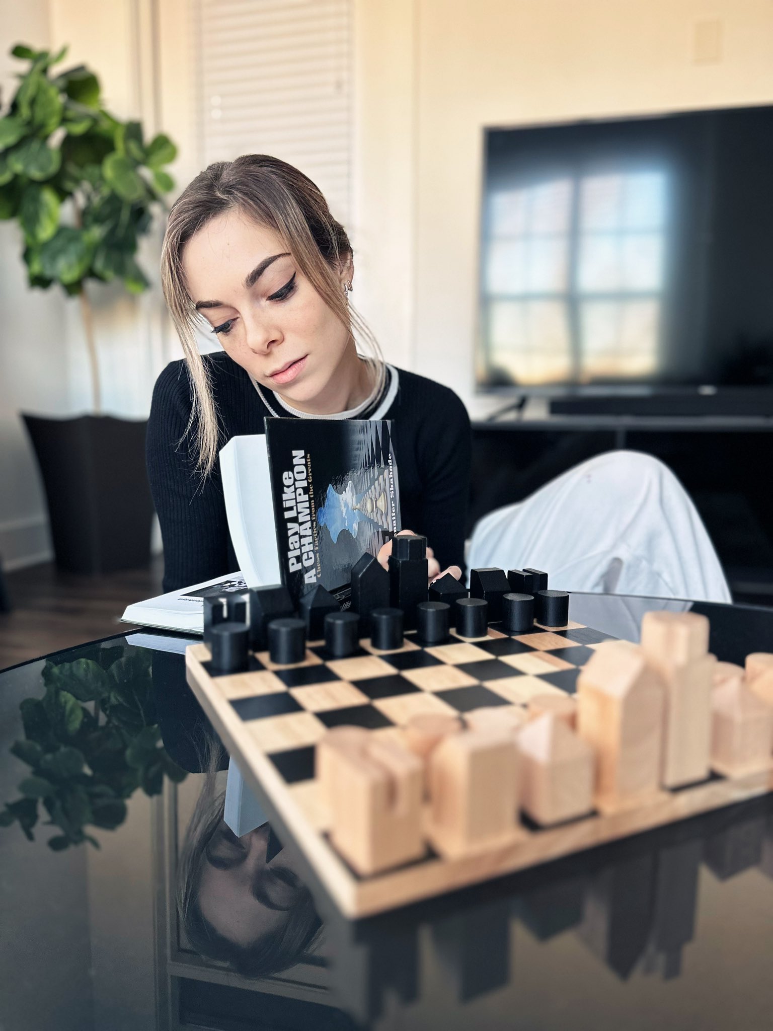 WGM Belenkaya tries to contain herself watching Hans : r/chess
