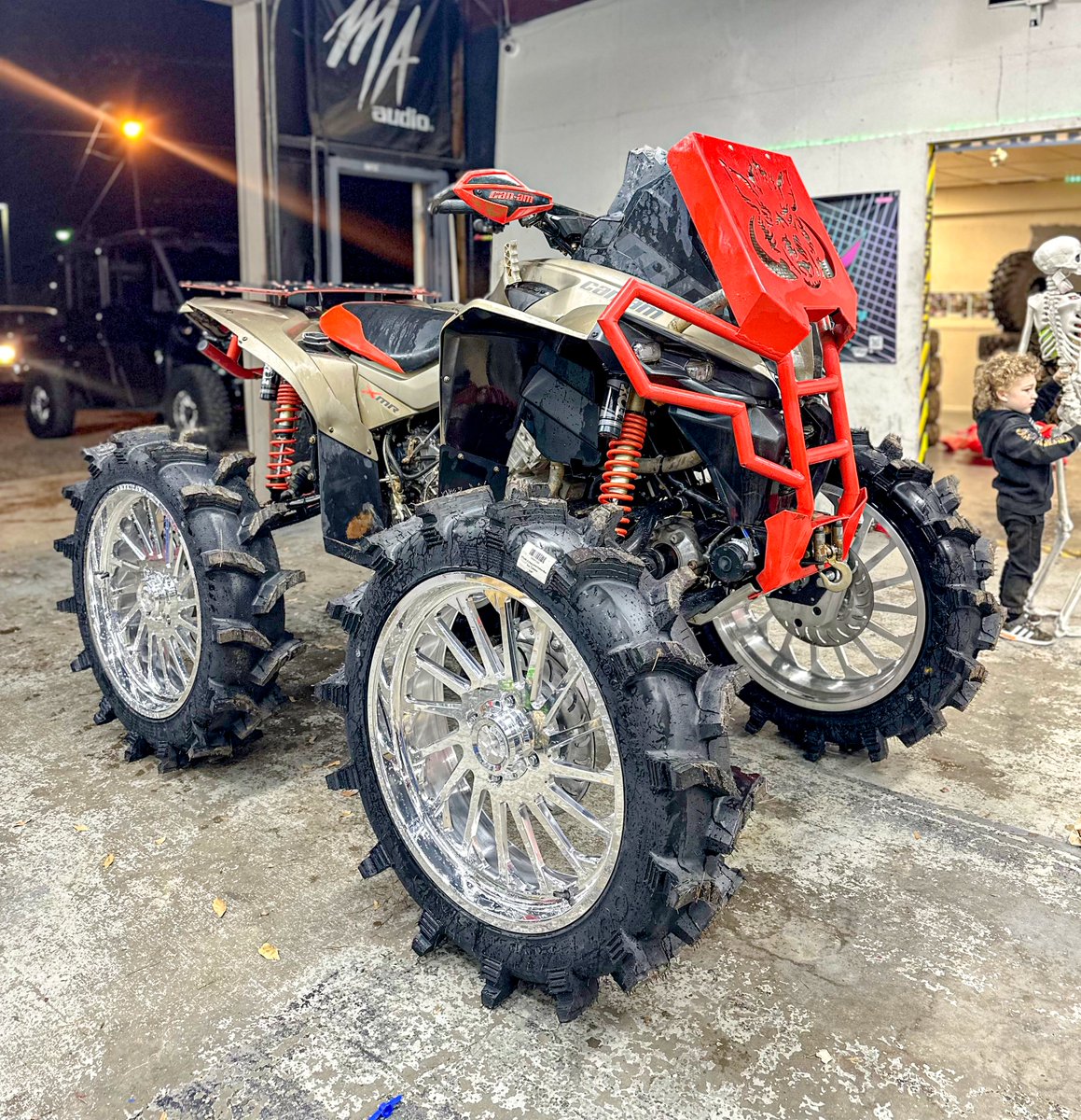 superatvtweet's tweet photo. ⚙ This #RenegadeXMR is #BuiltforBattle
with an #SATV 6" #GDP portal gear lift kit rolling out of
@exxclusivemotorsports! 💪😎 #LetsRide
#GearDrivenperformance
#superatv #satvnation #teamsuperatv #canamrenegade
#gdpportals #portalgearlift #superatvportals
#superatvdealer https://t.co/ow0ckogBz7