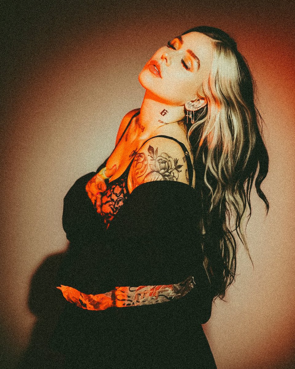 WretchedNeutral's tweet image. 𝐂𝐚𝐫𝐦𝐞𝐧 𝐒𝐚𝐥𝐞𝐦 𝐒𝐦𝐢𝐭𝐡𝐞 ; HorrorWood oc.

❝And nothing feels real; it's something I can't describe.❞

pain in the ass of a sister to @SinfulIntents. avid annoyance to HorrorWood's Sherrif @HorrorWoodLaw. troublemaker. bad attitude. cold heart. straight to the point