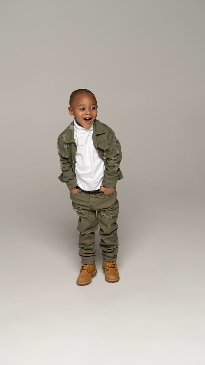 __PrettyBadd's tweet photo. My son really the flyest to me. His Birthday shoot went a little like this💙 #ToddlerModel him please 📸 https://t.co/v3FmVeb9Fa