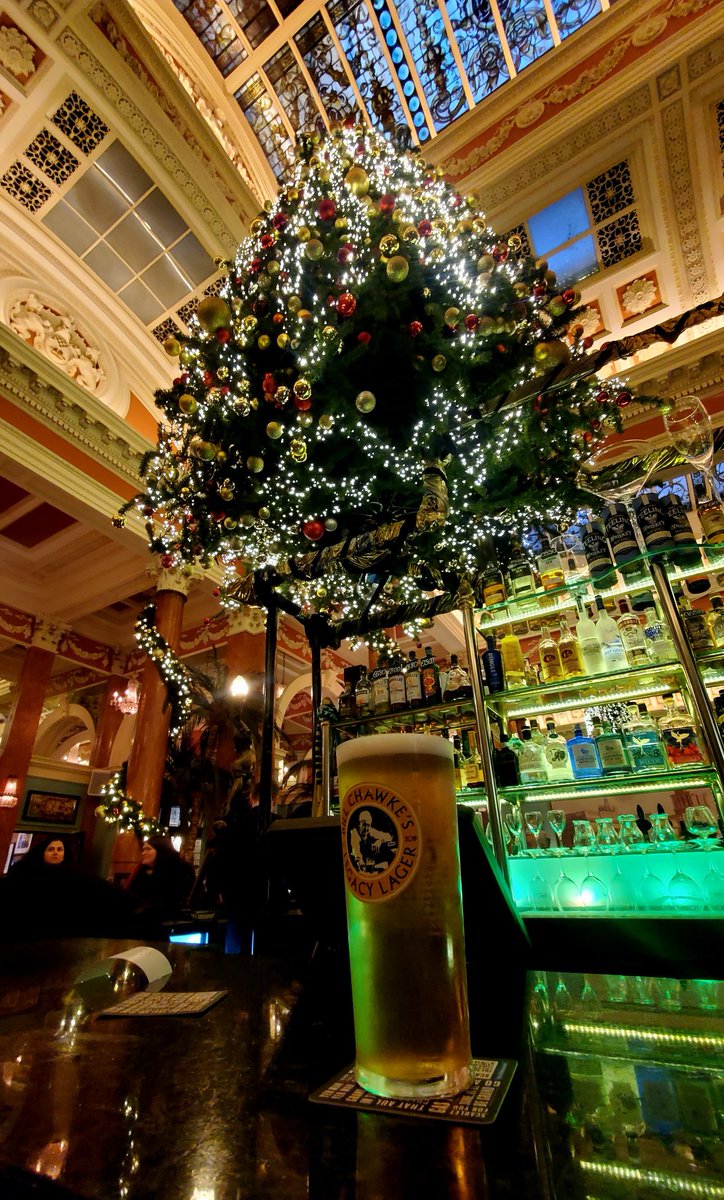 A pint of the best under Dublins finest Christmas tree🎄 
<a href="/Thebankbar/">The Bank Bar Dublin</a>