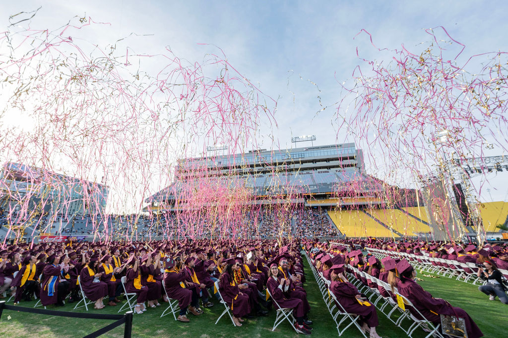 Congrats to the latest Starbucks College Achievement Plan (SCAP) grads! 🎓 🎉 This week, nearly 1,000 Starbucks partners received #ASUgrad diplomas, marking our largest class. Learn how these graduates turn dreams into reality — ow.ly/7PPB50Qi29c