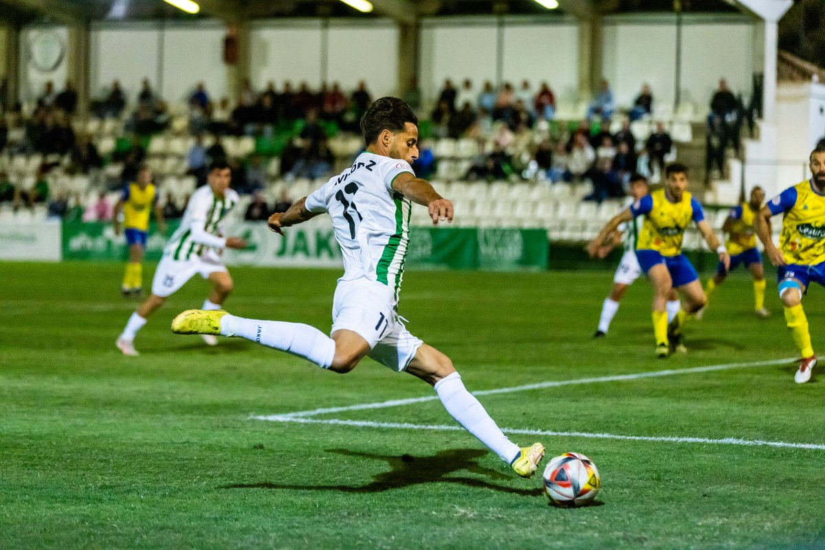 <a href="/Javilopd35/">Javi López</a> Más clase que un colegio 🎩💎
🔜 Partido 🆚 <a href="/CDTorreperogil/">CD Torreperogil</a>