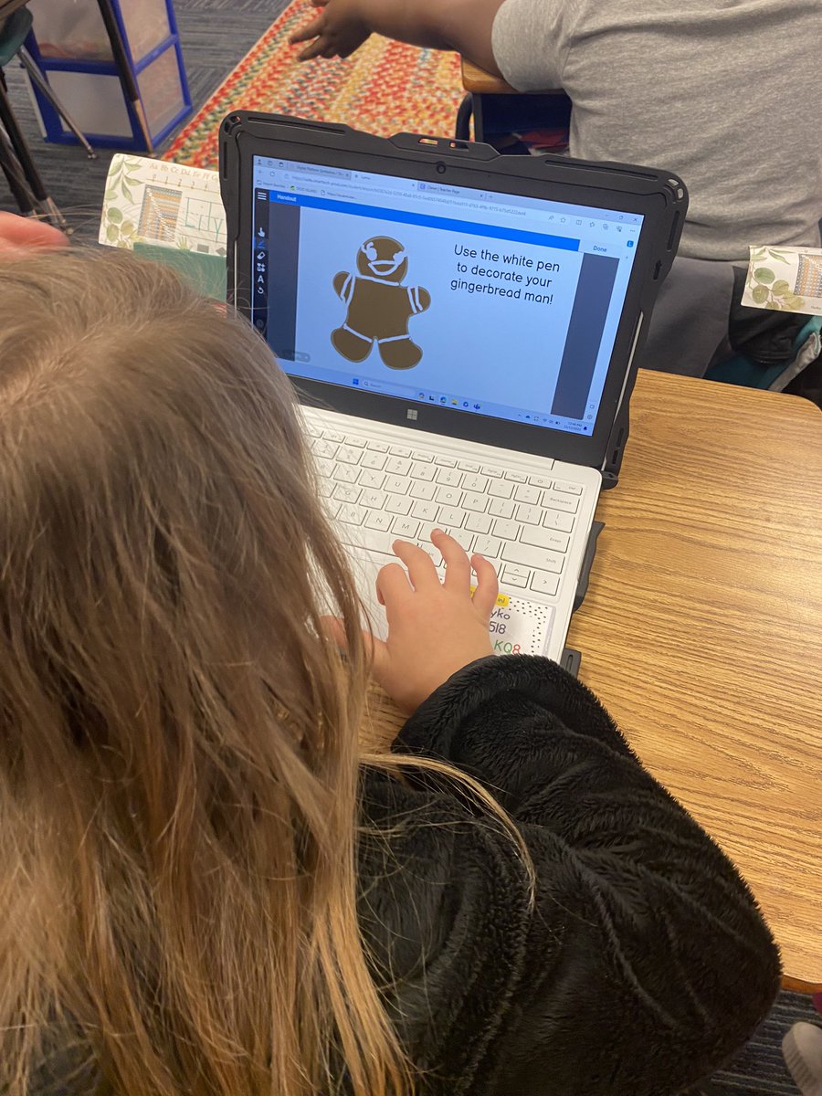 1st graders used @LumioSocial to learn about Christmas in Germany today! They even decorated gingerbread men on their laptops! 🎄 #OnslowDLT
