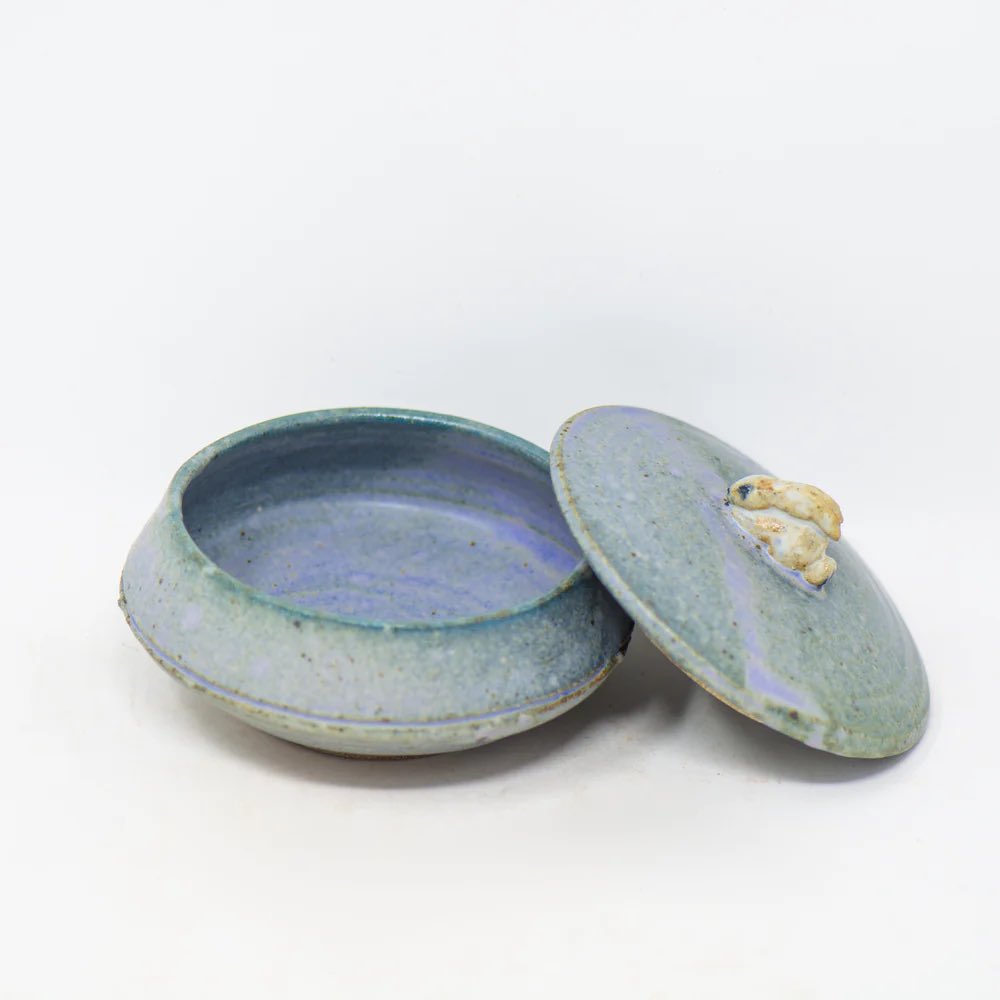 aspenceart's tweet image. Trinket bowls are up for sale!  Along with a bunch of the little figurines that sold out last time (with some new poses and colors scattered in) l*nks below!