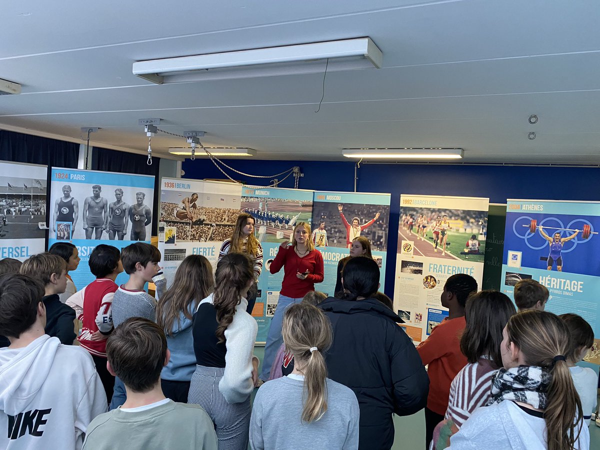 L’exposition de la <a href="/Casden_BP/">CASDEN</a> sur les jeux olympiques et paralympiques de 1896 à 2024 présentée aux élèves d’une école de Bruxelles avec nos jeunes historiens. #partage  #rayonnement #excellence de <a href="/LfjmPrimaire/">LFJM Primaire</a> 
#paris2024