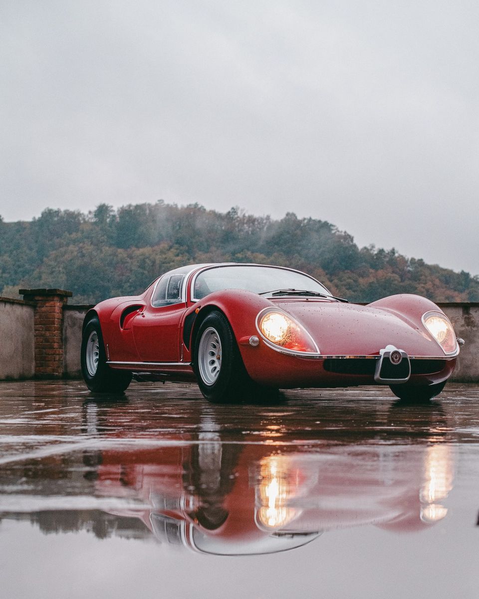 'Diamonds are everyone's best friends' would say Marilyn Monroe looking at this one!
#soc #supercarownerscircle @manifatturaautomobilitorino #alfaromeo #33stradale #jewelry #supercar #hypercar #classiccar
  @minarikd
 @2mlcstudio