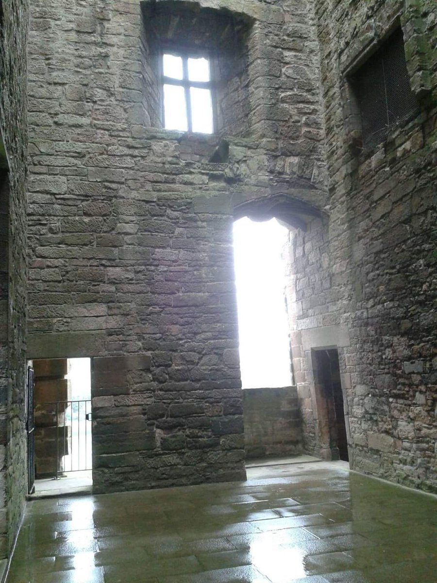 in 1542 Mary, Queen of Scots was born in this very room at Linlithgow Palace. 

#maryqueenofscots
#linlithgowpalace