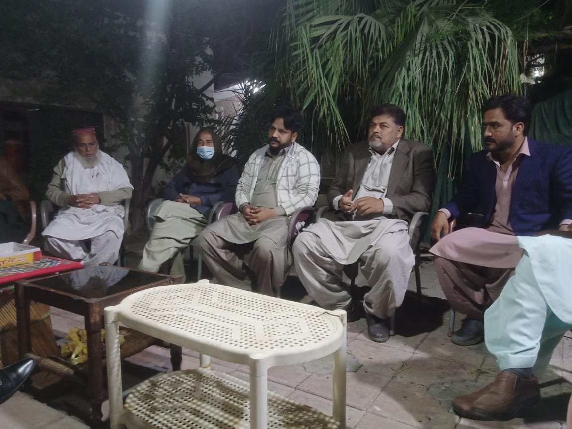 SHEHZORKHAN4's tweet photo. خیرپور:اولڈ جیلانی ہاوس پر ٹیم شہزاد شاہ نے سید شہزاد علی شاہ جیلانی کی مسلم لیگ نواز میں شمولیت کی خوشی میں جشن منایا.آۓ پارٹی ورکروں,ساتھیوں کو مٹھاٸی کھلا کر خوشی کا اظہار کیا۔اور دوستوں،ساتھیوں،ورکروں کے ہمراہ کچھ اہم امور پر بات چیت کی گٸی۔
@NawazSharifMNS 
@MaryamNSharif https://t.co/kIonSvpst9