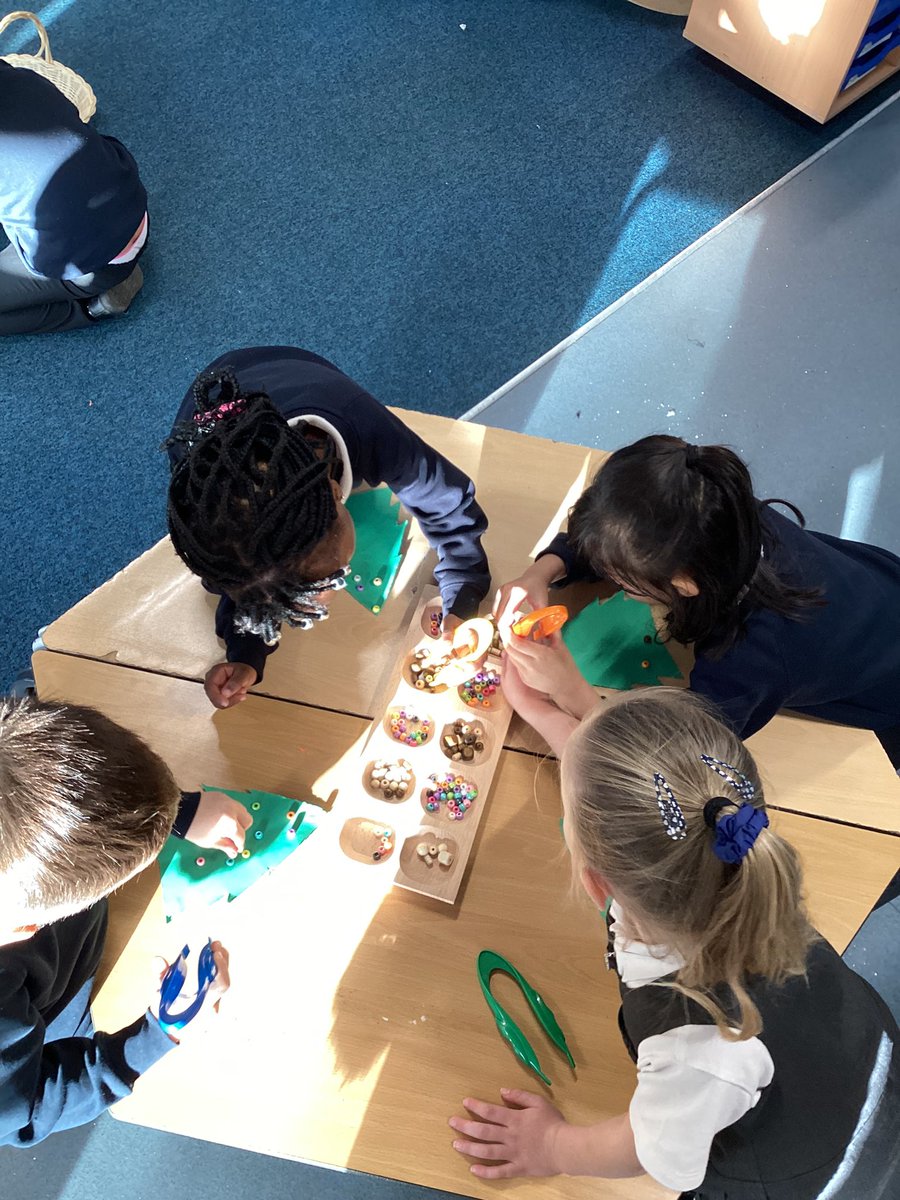 Funky finger station activities have gone all Christmassy this week with some fine motor tweezers and decorations for our Christmas trees. They’ve been a real hit with our children! @khpa_d @d_khpa @KingsHeathPri