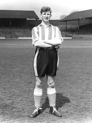 Born #OnThisDay in 1929 #Sheffield Football #Legend Derek Dooley #RIP - an unbelievable 63 goals in 63 games for #SWFC 1950-53. A giant amongst men. #WAWAW