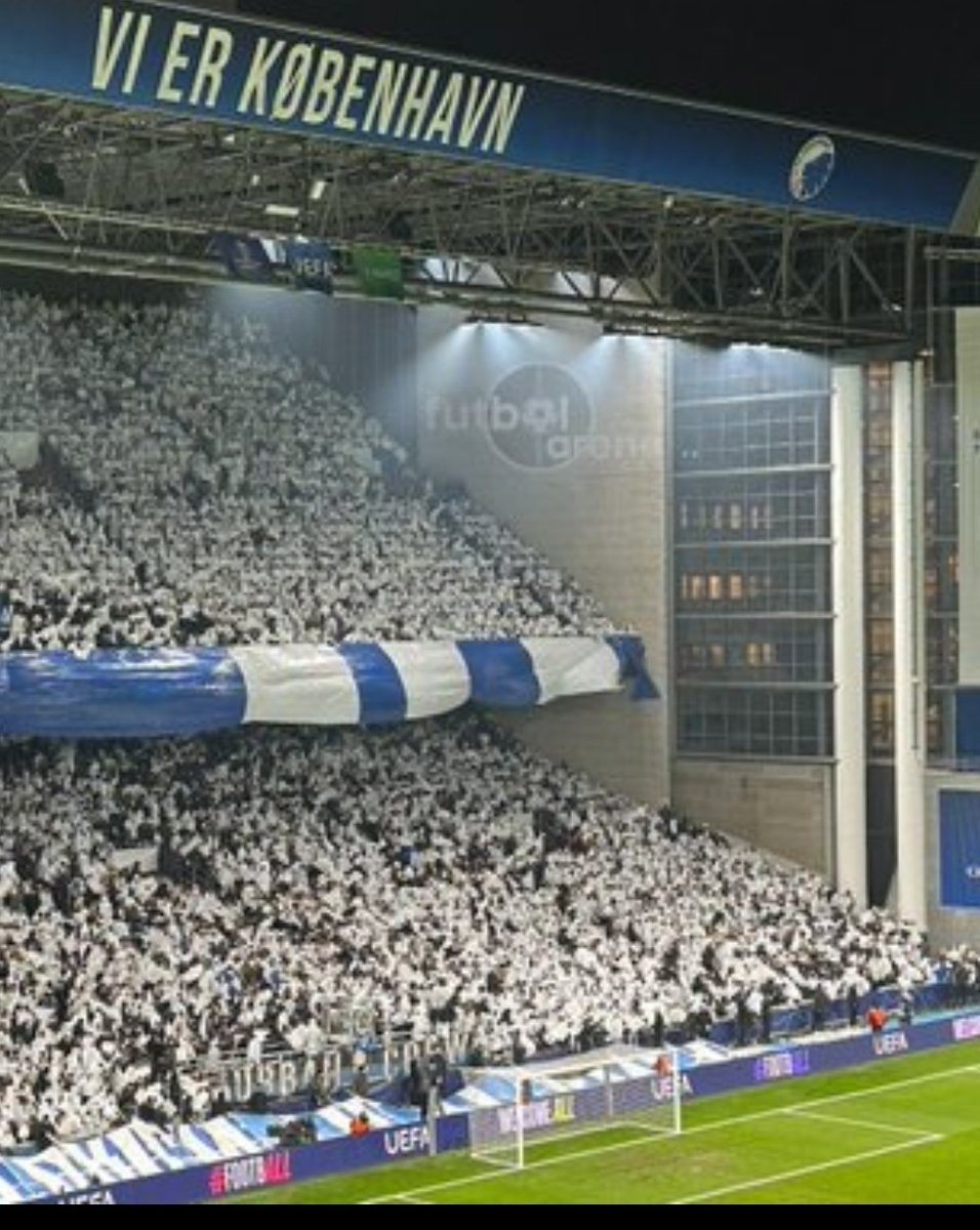 #exxen Arka Kopenhag tribünleri her atakta şeytan taşlayan hacılar gibi gözüküyor 😁 Kopenhag - Galatasaray