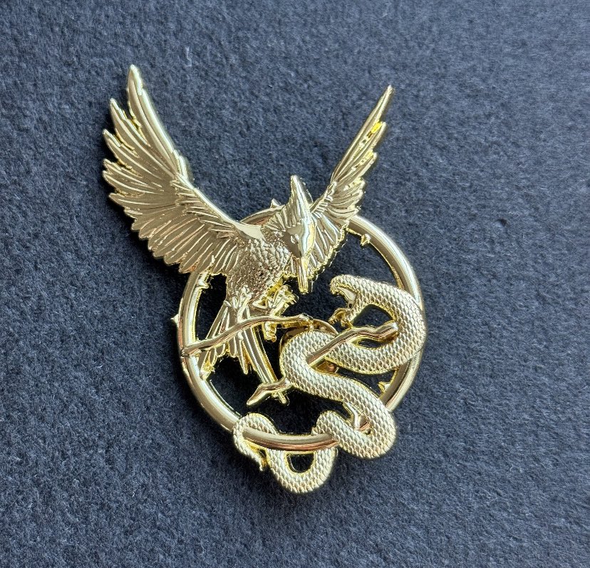 HanaIsSuffering's tweet photo. SURPRISEEEE HI JAMIE IM UR SECRET SANTA 🤓 i hope u enjoy this playlist that spells out ur name of some fun music anddd i also got u some thg memorabilia… like an ornament with recycled pages from tbosas, a brooch and stickers :3 HOPE U ENJOY AND HAPPY HOLIDAYS!! ❤️ #minostask https://t.co/rVFFVBGbAa
