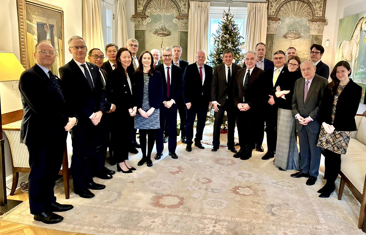 EUAmbUS's tweet photo. My last “official lunch” as 🇪🇺 Ambassador to the U.S. is done!

Great conversation between the NSC’s Kurt Campbell and a few of my EU and Indo-Pac colleagues in DC. 

Will miss them all - and will miss breaking bread with so many old and new friends around my big table in DC! 👋 https://t.co/MqWjNLCZLw