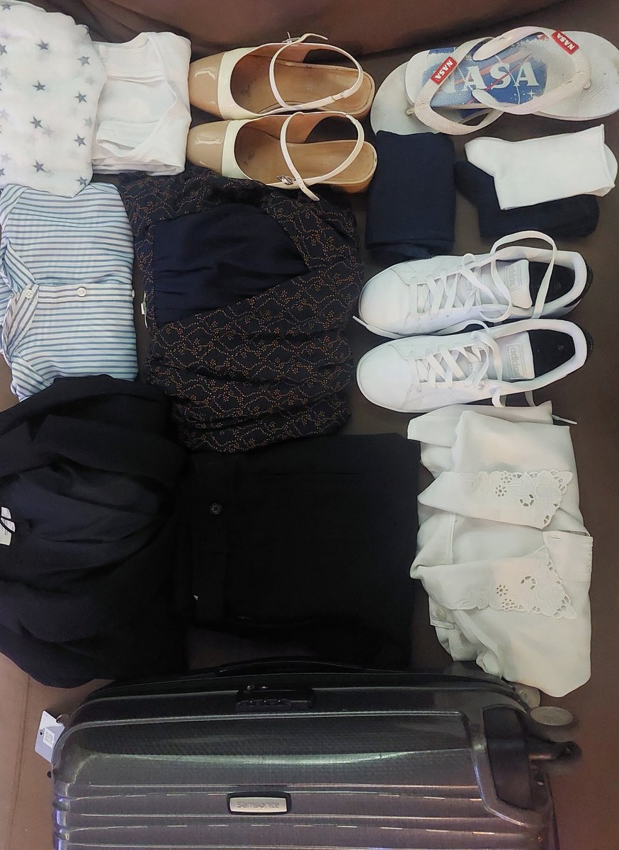 🩴 Here we don’t wear crocs (no offense @thom_astro) but my flip flops will give you some intel on what is happening next week for the Spaceflight Institute. Any idea? 

Poke @nasa 
#SpaceflightInstitute #SFI #CommercialSpace #Astronauts