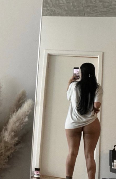 hi it&rsquo;s me again 💗 https://t.co/1Ldu8iMrrv