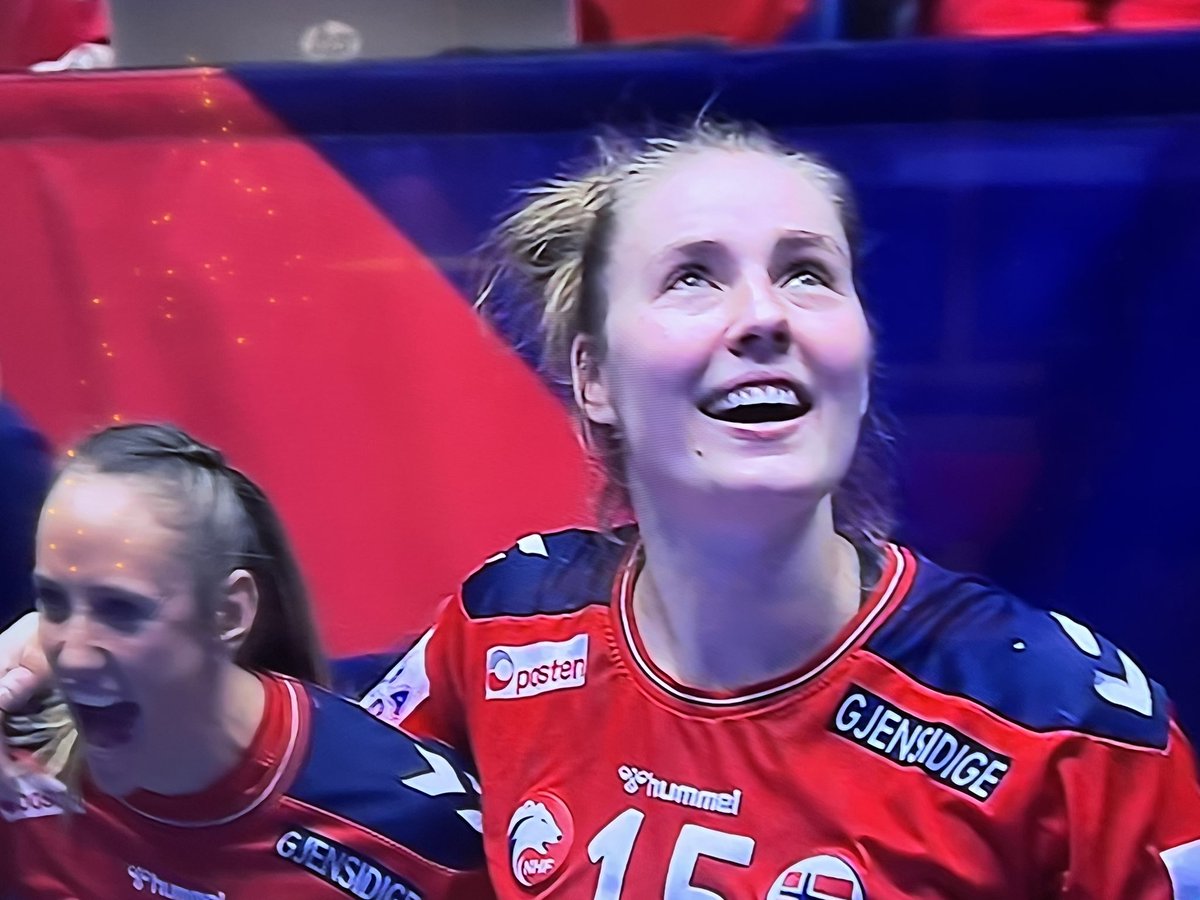 Så mye å lære av kvinnelandslaget i håndball. Nedtur snus til opptur, spillerne står opp for hverandre og løfter de som har gjort feil. Gjengen står sammen som et lag. Hmmmm, noe å snappe opp på mange arbeidsplasser. For alle vil jo ha resultater! Gratulerer med semifinale i VM.