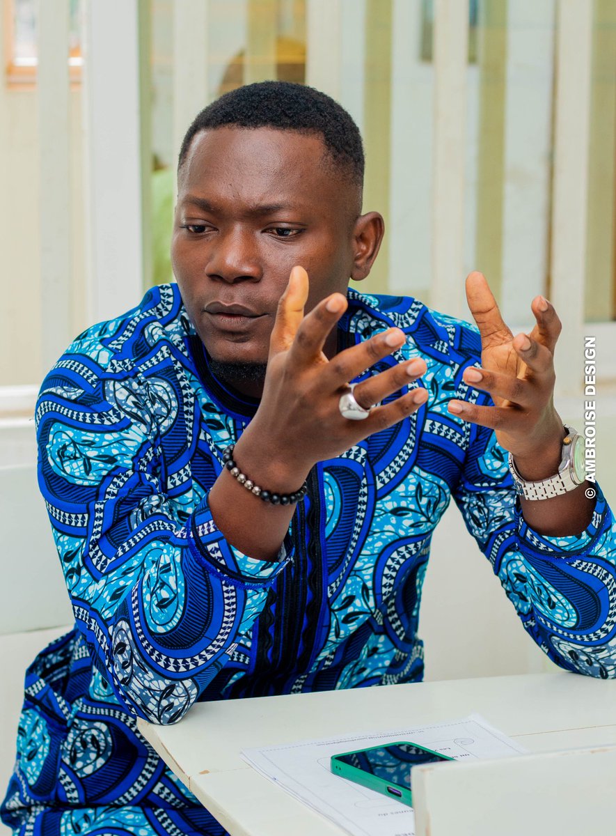 Suis je le seul être sur terre qui ai peur de vieillir ?

On dit souvent que vieillir est un art. Et là je trouve que je commence à ressembler de plus en plus à un tableau de Picasso !

Joyeux anniversaire 🥳 Monsieur 😎