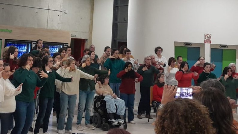 🎼 He tenido la oportunidad de conocer más a fondo la Cátedra de #música e #inclusión para el cambio social de <a href="/unizar/">Universidad Zaragoza</a> 

🔗 bit.ly/3NoCdbu

Ha sido un placer disfrutar del talento del <a href="/CoroCantatutti/">Coro Inclusivo Cantatutti</a> y acabar con todos ellos la jornada en la @FacultadEducaUZ 

#CMICS