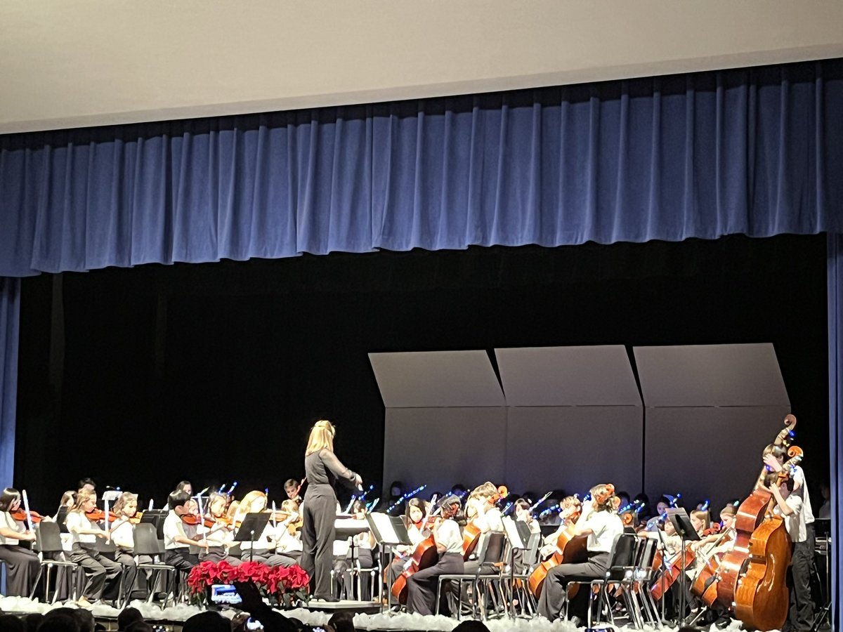 Jingle Bell Jam with @WMS_WolfPack 6th Orchestra and 5th graders from @JamestownAPS @NTMKnightsAPS @DiscoveryAPS @TuckahoeSchool @APSArts #music #strings #orchestra