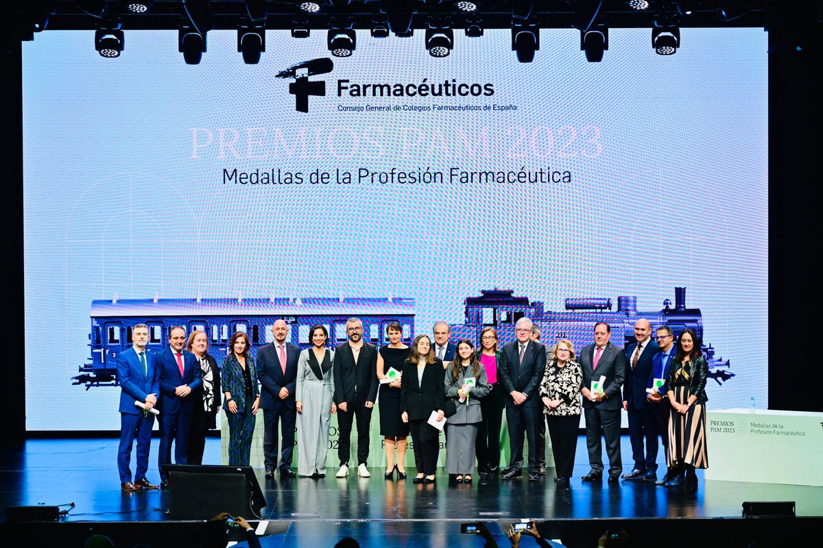 PhCare_es's tweet image. ➡️ Las Medallas de la Profesión premian a Pedro Claros, Isabel Tovar, María Luisa Pita y, a título póstumo, a Dominique Jordan y Alba Mª Soutelo. También se ha concedido la Medalla a la Federación Española de Enfermedades Raras.

farmaceuticos.com/noticias/los-f…

#PAM2023 #MedallasCGCOF
