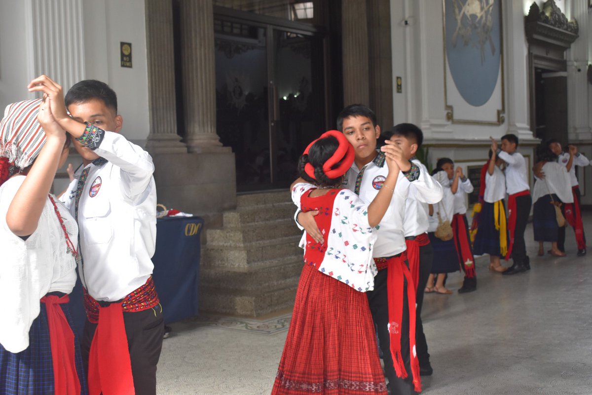 VasnyM's tweet photo. Los jóvenes compartieron su talento en baile.
Con entrega y pasión, bailaron las melodías inmortales de nuestra Marimba. https://t.co/Maxd4IVXHO
