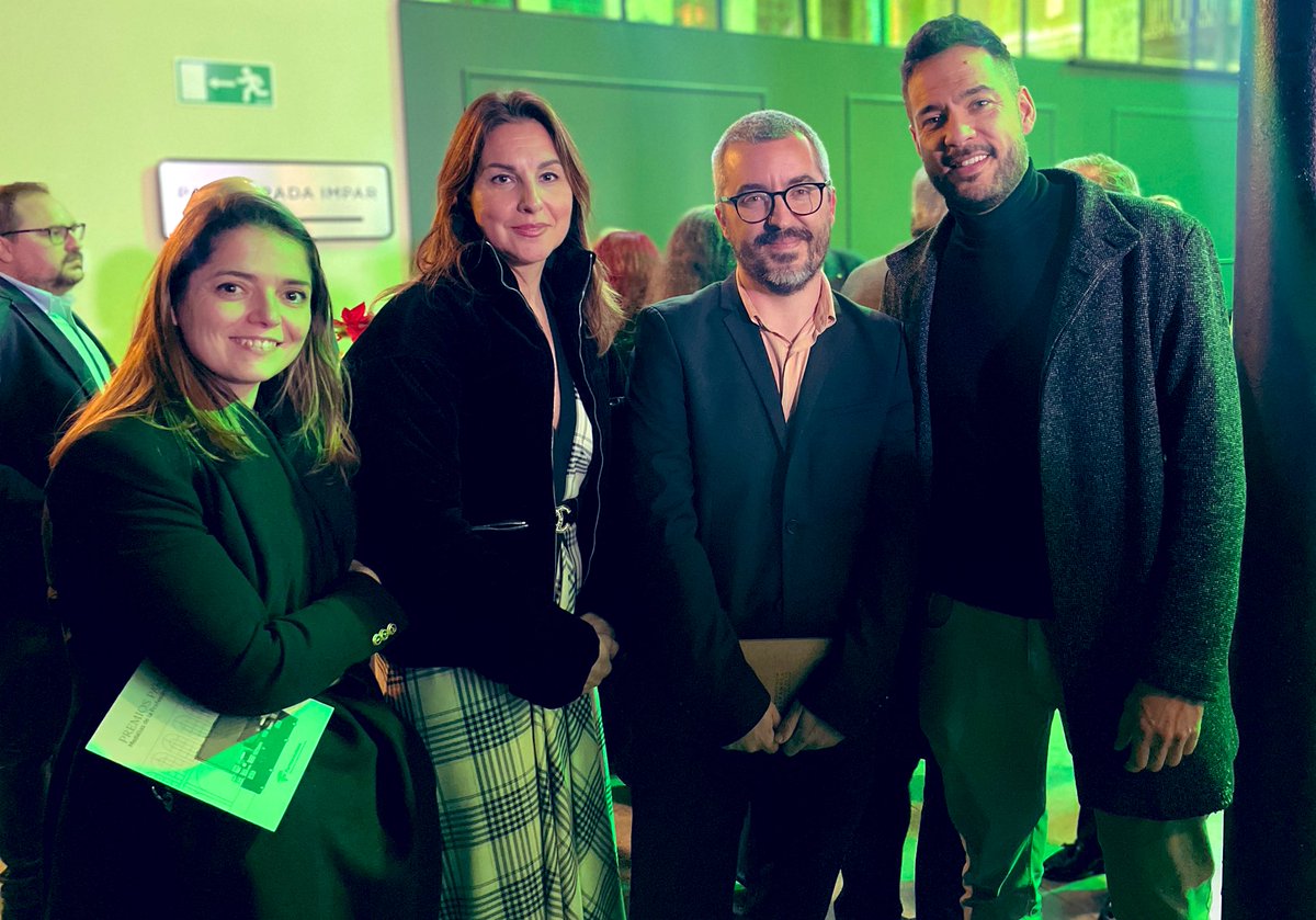 EnfermeroEnred's tweet image. En los Premios #PAM2023 el Secretario de Estado de Sanidad @javierpadillab clausura #MedallasCGCOF de @Farmaceuticos_ apostando por una #SanidaPública consolidada, firme y fuerte 💪🏼 👏🏻 

#SanidadPública