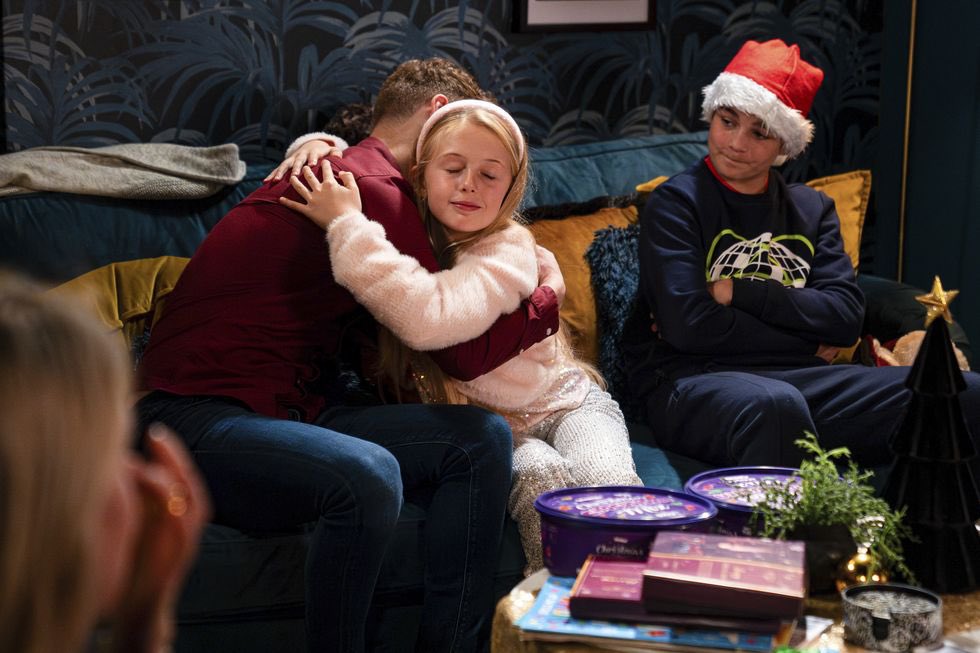 BovaryCee's tweet photo. Love these pictures of Jay and #Lexi. 🥰 She gives him the strength he needs to continue getting better. Glad they are at Phil’s house watching #Lola’s video message. #JayBrown #EastEnders #Ballum
Photo Credit: Digital Spy, BBC https://t.co/tDGbfOWBlD